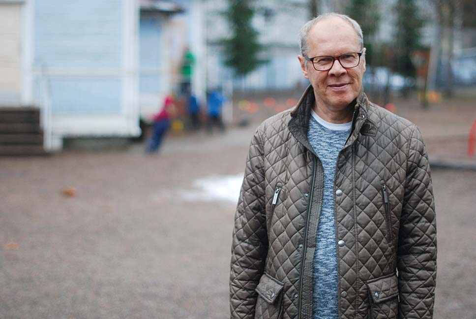Jerker Sandström efterlyser en större medvetenhet om språköarna bland den finlandssvenska allmänheten.